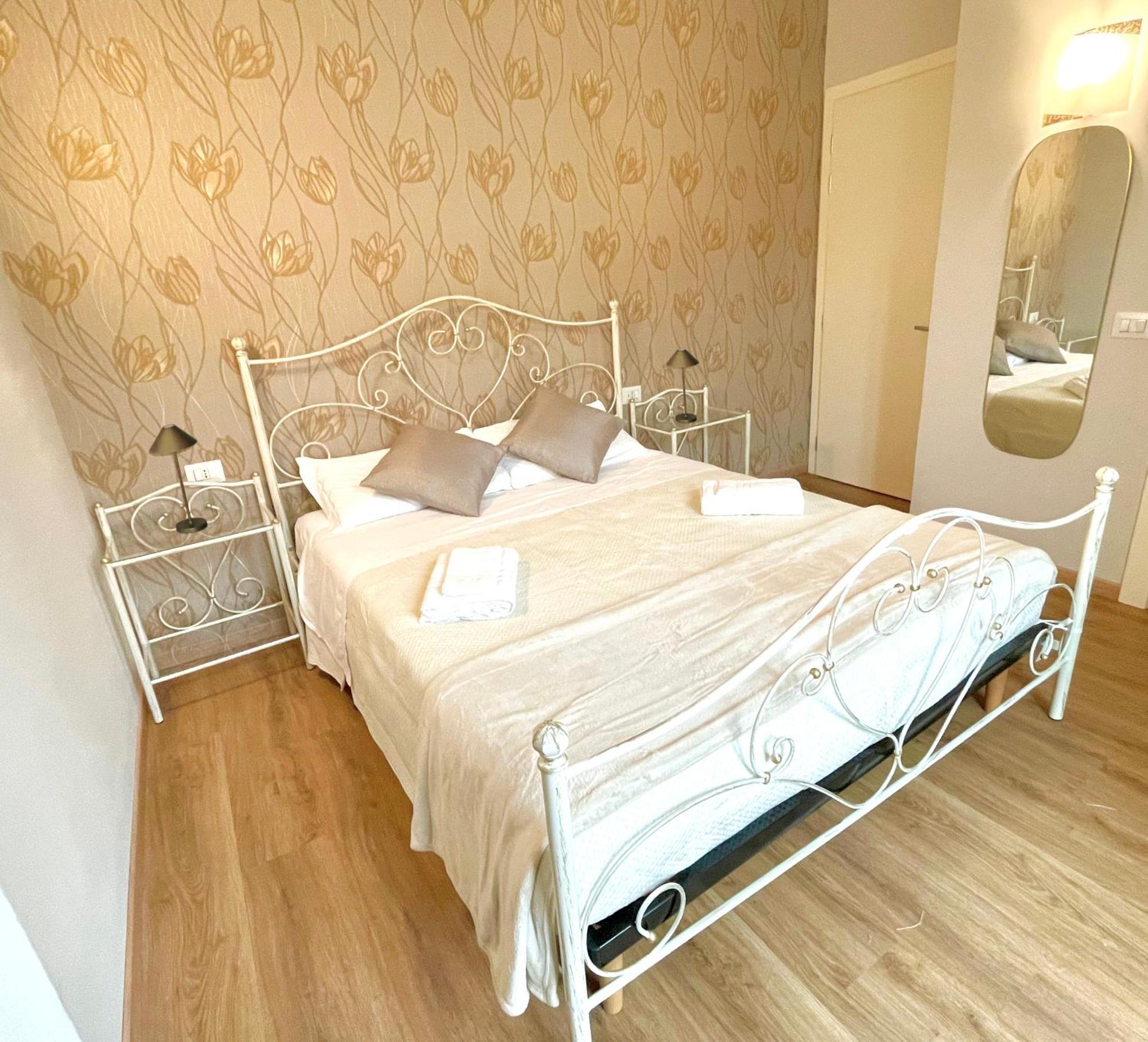 ורונה Domus 44 Rooms מראה חיצוני תמונה